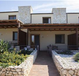 2 bedroom seaside apartments with shared pool, sleeps 4-5